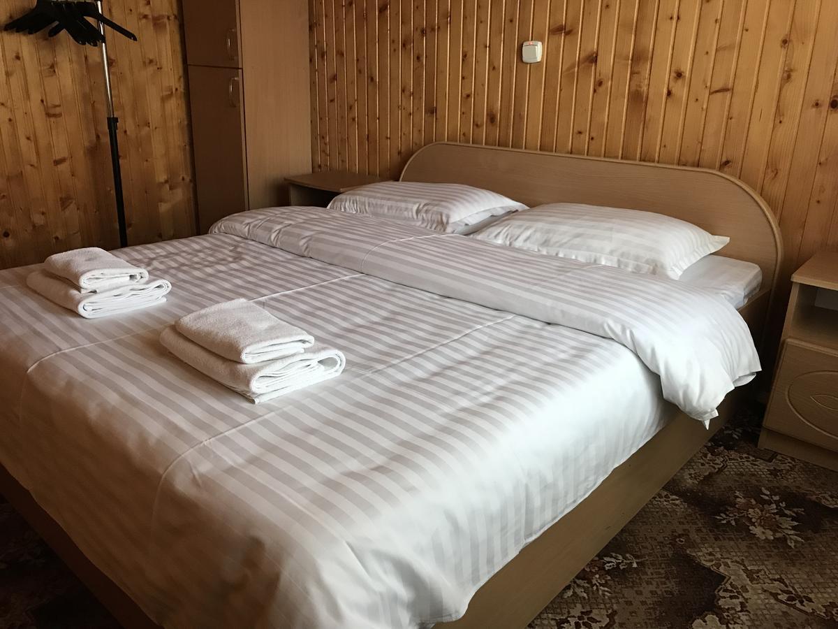 ホテル Карпатський Затишок スラブスク エクステリア 写真